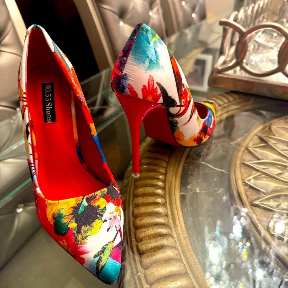 Size 7 multicolour heel